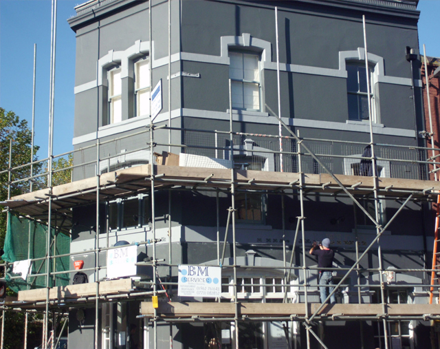 Winchester Builder and Decorator - BM Services painter and decorator winchester, interior painter, exterior painter, painters, decorators, painting services, sash window repairs, carpentry, commercial painting, building maintanence, winchester, southampton, hampshire, wiltshire, surrey, oxfordshire